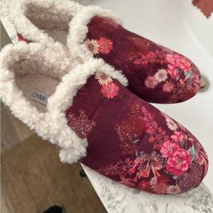 Johnny Was House Shoes. Great cond